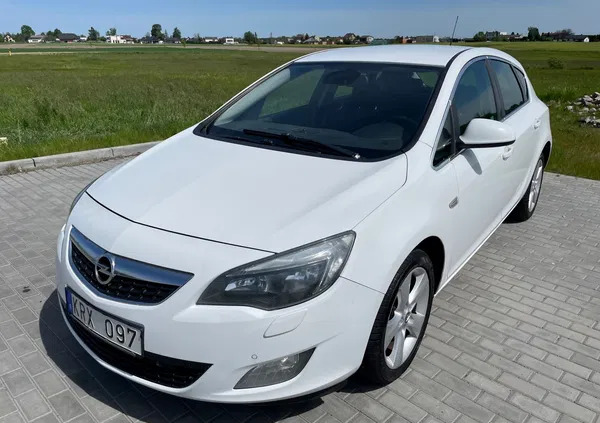 samochody osobowe Opel Astra cena 15500 przebieg: 290000, rok produkcji 2010 z Łomianki